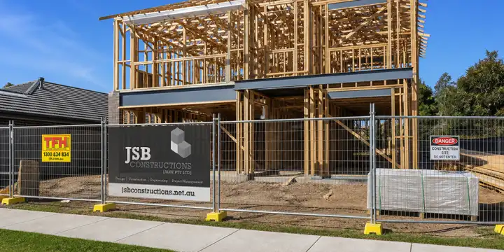 Signs Banners Online printed tradie banner on fence