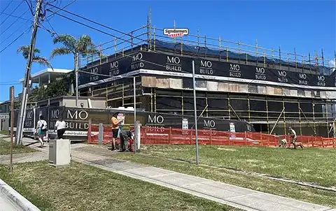 This is an outstanding example of fence and scaffolding banner fitted during construction.