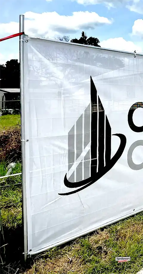 This Client-provided install image of a banner fitted with cable ties fits snugly onto the temporary fencing panels metal sections.